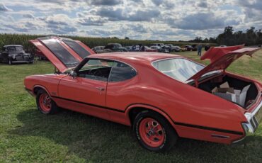 Oldsmobile-cutlass-s-1970-orange-1