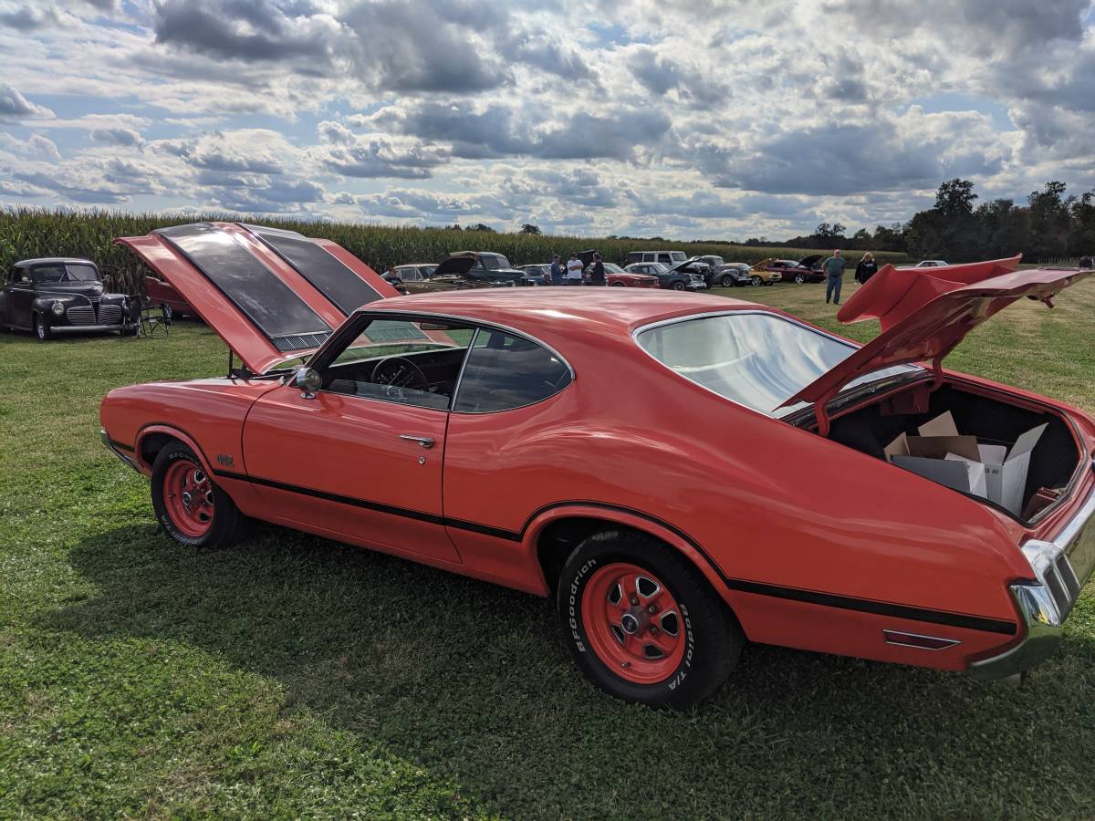 Oldsmobile-cutlass-s-1970-orange-1