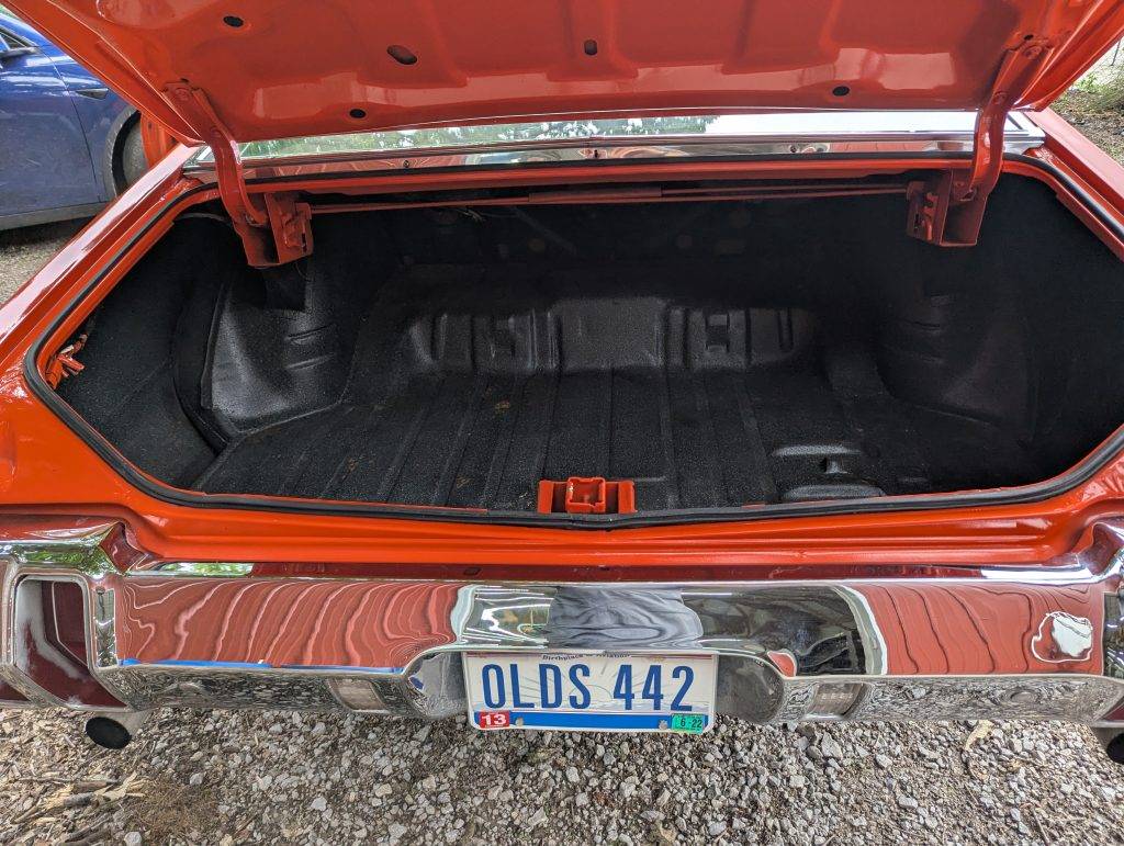 Oldsmobile-cutlass-s-1970-orange-11