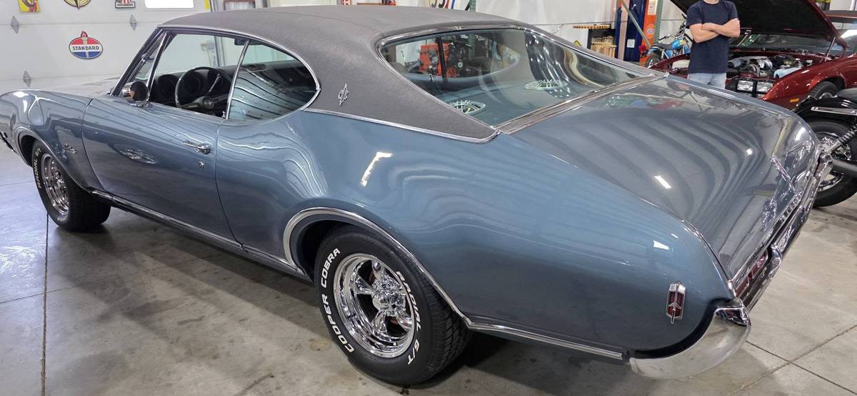 Oldsmobile-cutlass-supreme-1968-21