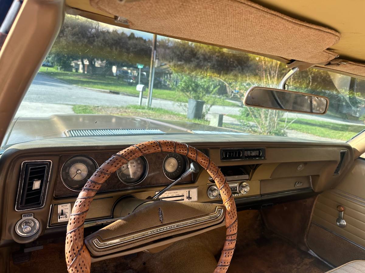 Oldsmobile-cutlass-supreme-1970-1