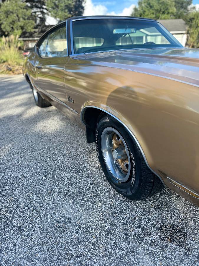 Oldsmobile-cutlass-supreme-1970-9
