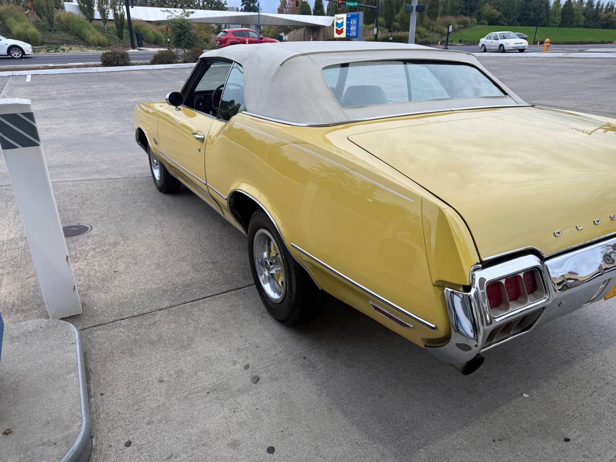Oldsmobile-cutlass-supreme-1972-2
