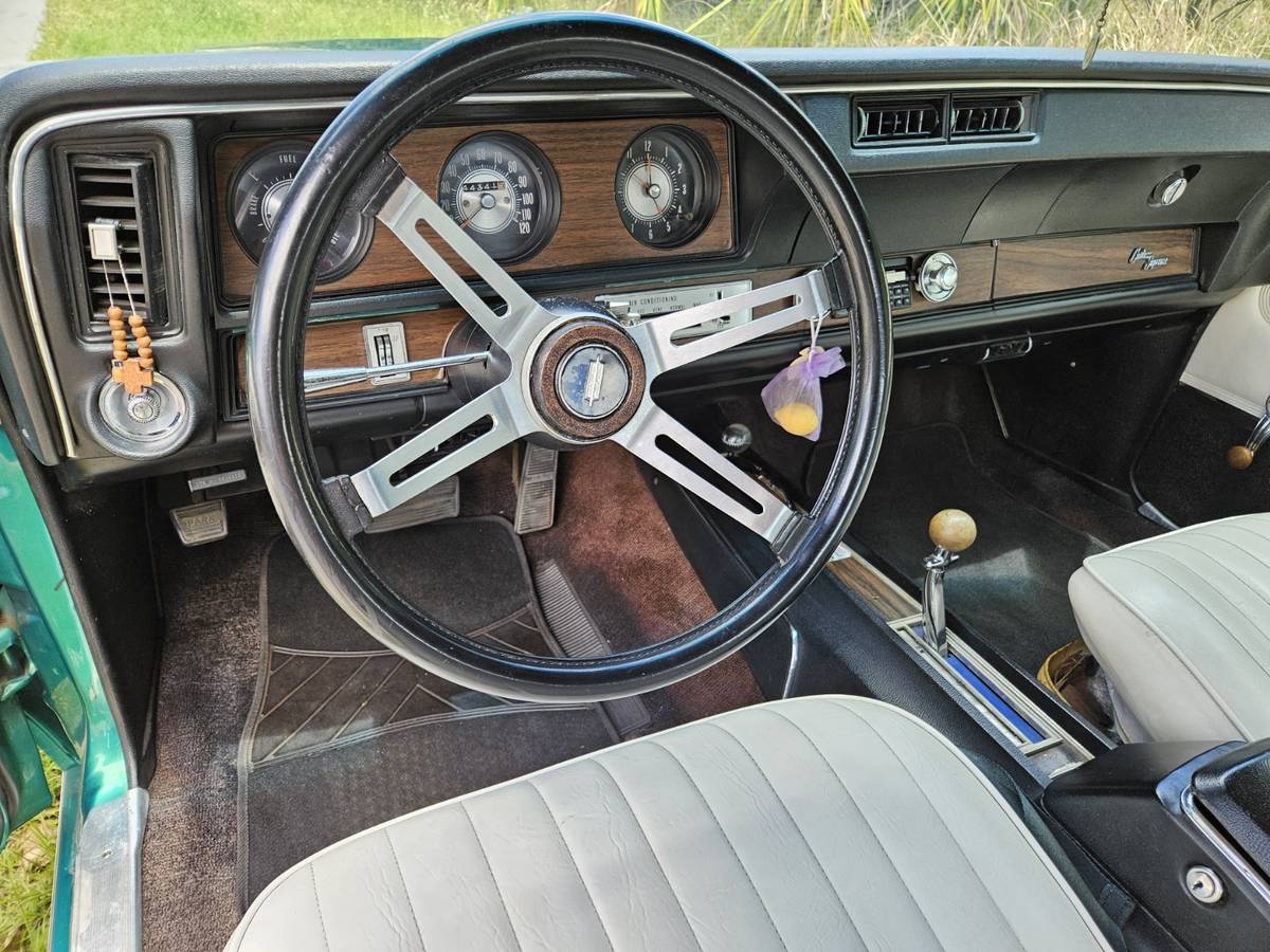 Oldsmobile-cutlass-supreme-1972-green-2