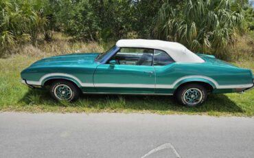Oldsmobile-cutlass-supreme-1972-green