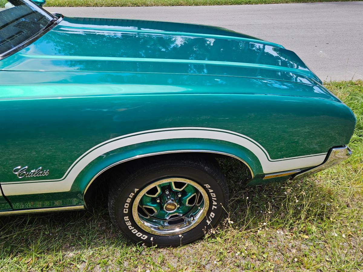 Oldsmobile-cutlass-supreme-1972-green-5