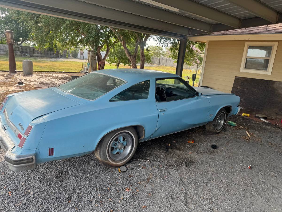 Oldsmobile-cutlass-supreme-1975-1