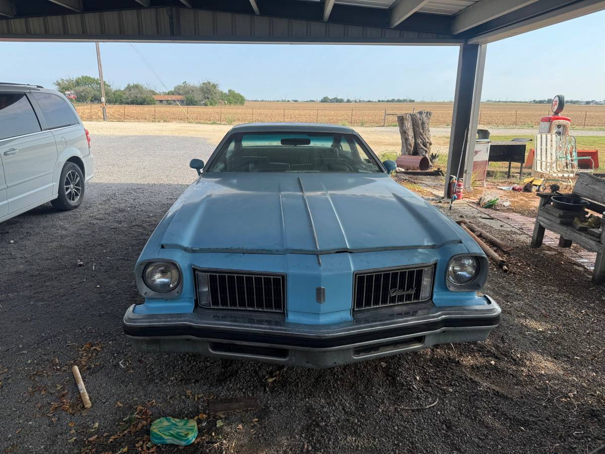 Oldsmobile-cutlass-supreme-1975-3