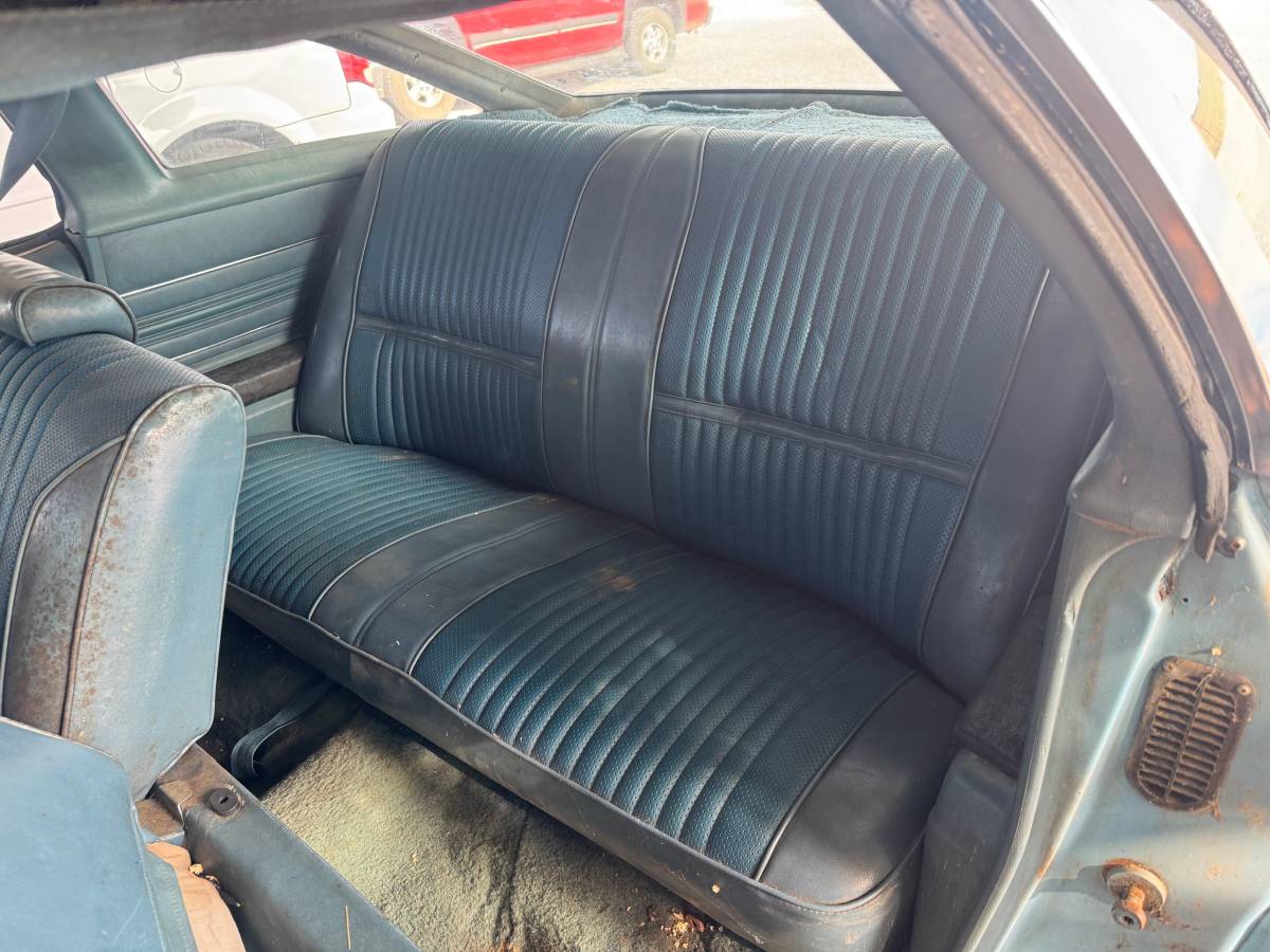 Oldsmobile-cutlass-supreme-1975-6