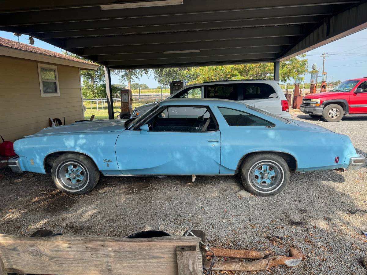 Oldsmobile-cutlass-supreme-1975