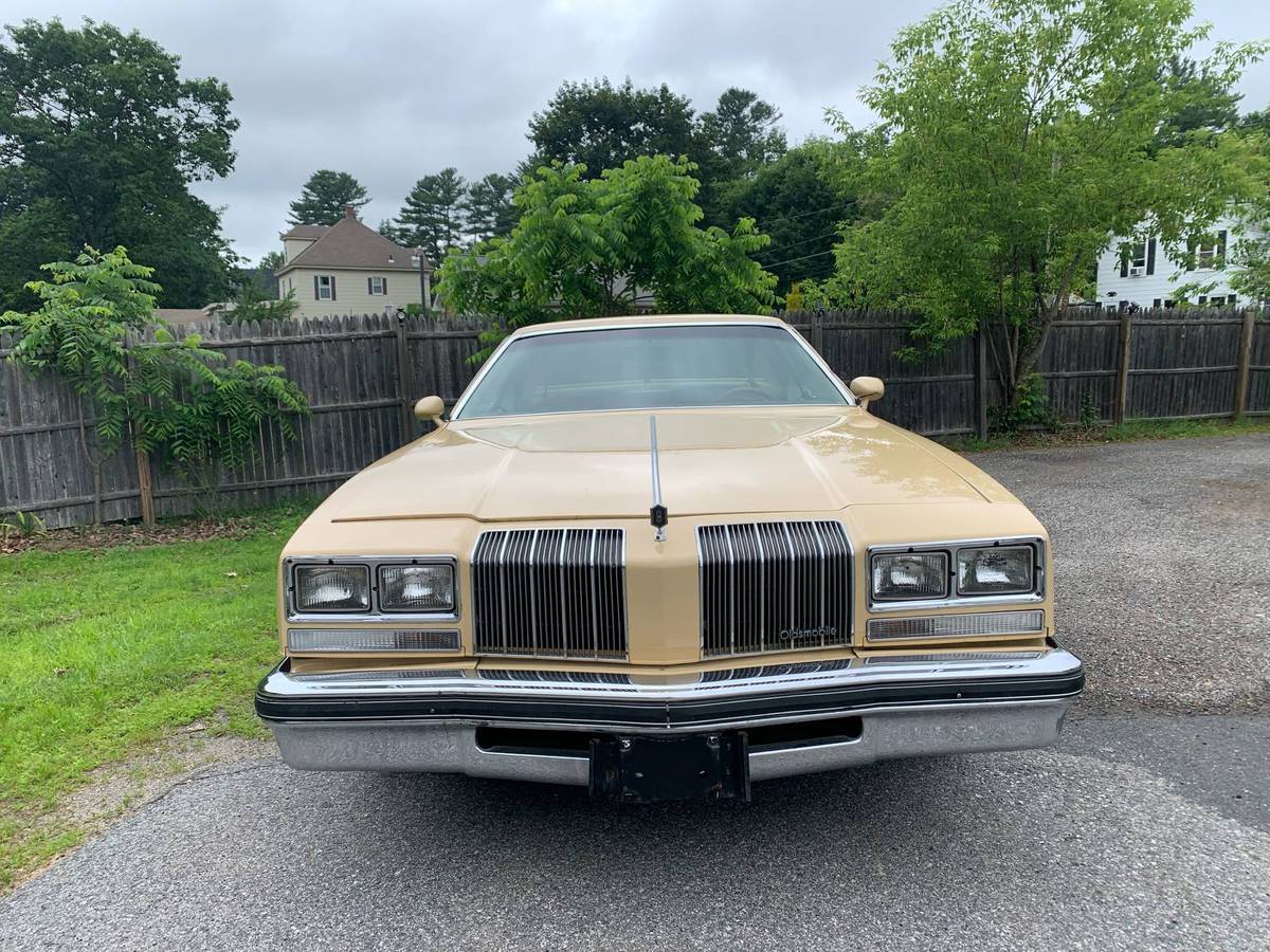Oldsmobile-cutlass-supreme-1977-2