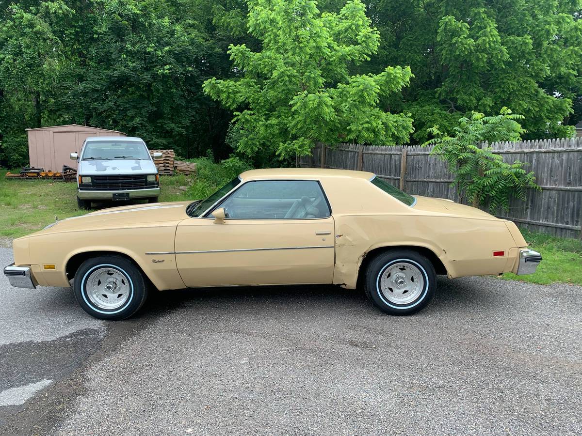 Oldsmobile-cutlass-supreme-1977-25