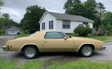 Oldsmobile-cutlass-supreme-1977-3