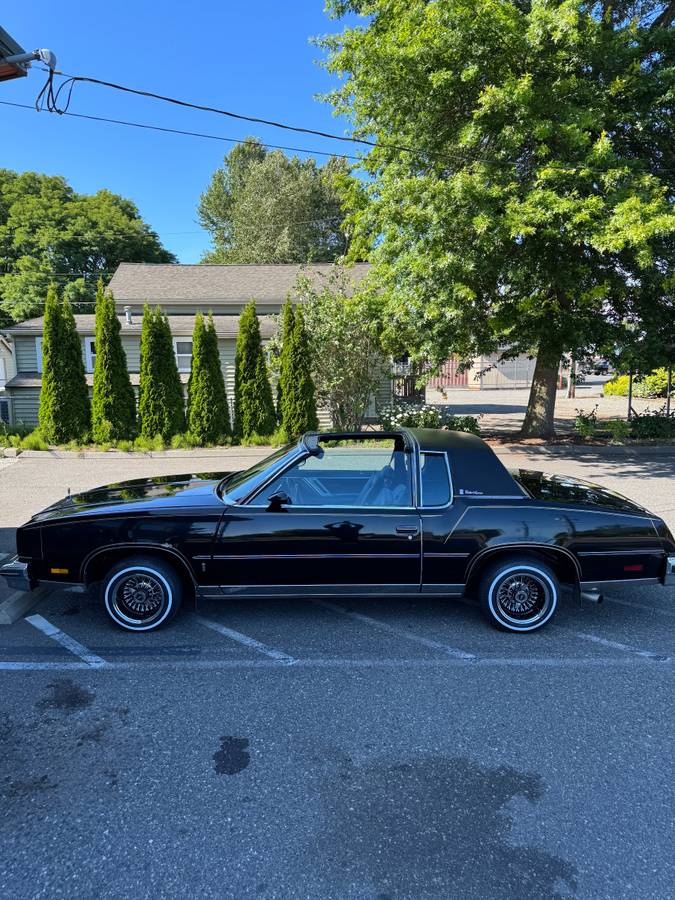 Oldsmobile-cutlass-supreme-1978-black-11
