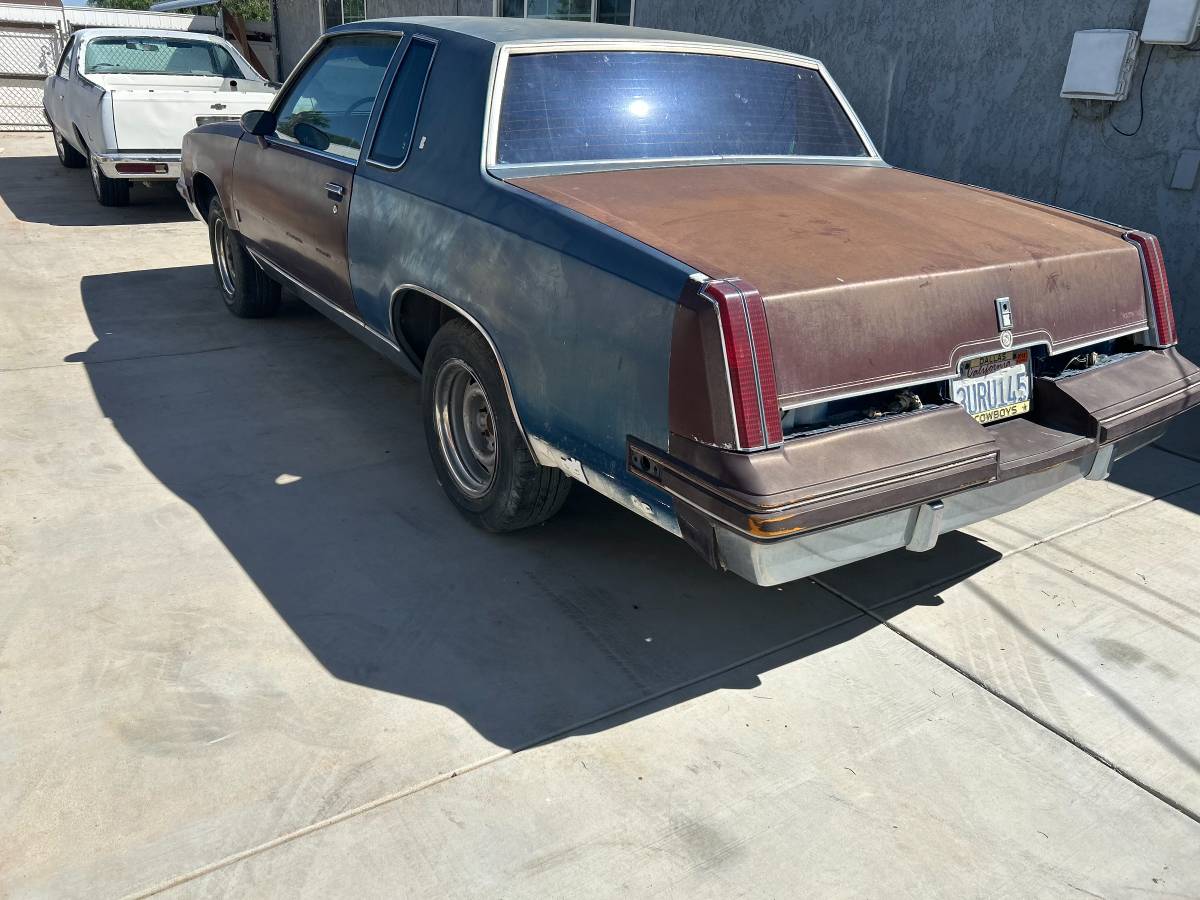 Oldsmobile-cutlass-supreme-1981