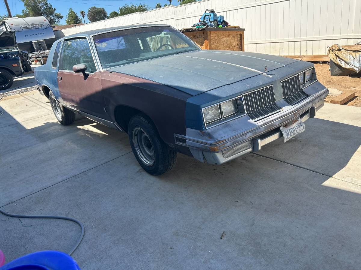 Oldsmobile-cutlass-supreme-1981-3