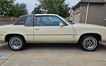 Oldsmobile-cutlass-supreme-brougham-1985-yellow-1