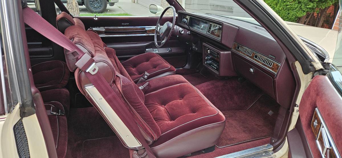 Oldsmobile-cutlass-supreme-brougham-1985-yellow-11