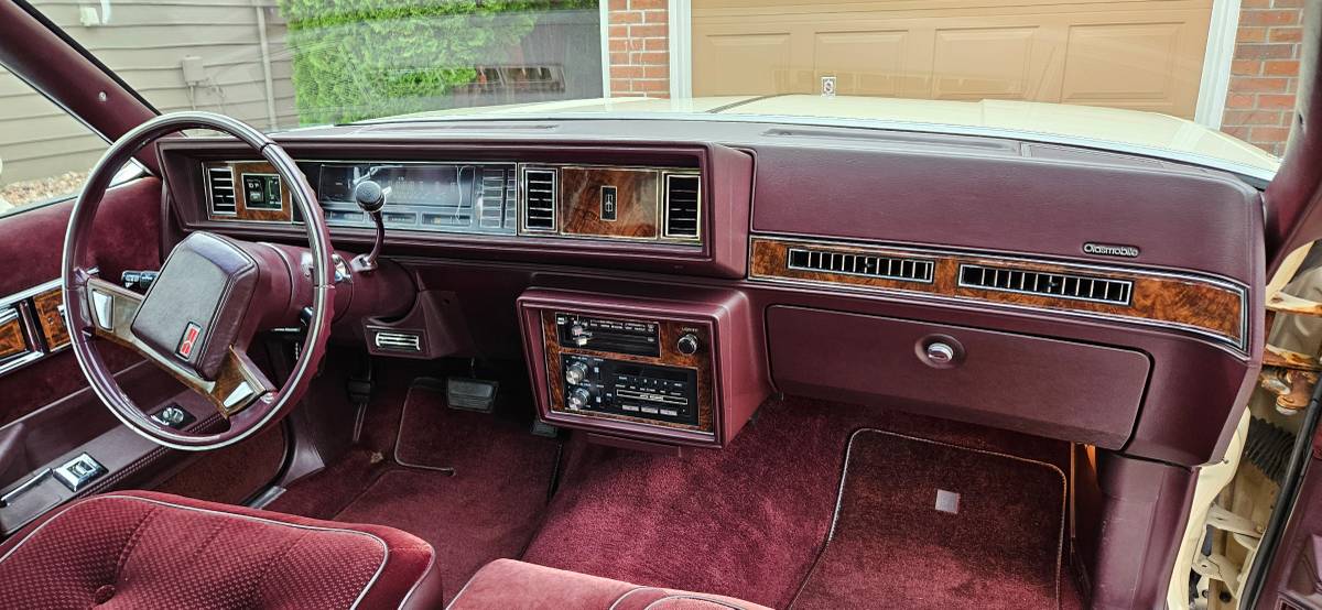 Oldsmobile-cutlass-supreme-brougham-1985-yellow-12