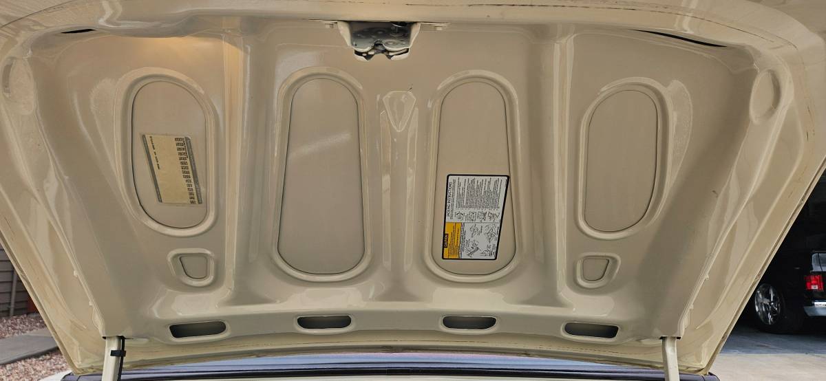Oldsmobile-cutlass-supreme-brougham-1985-yellow-14
