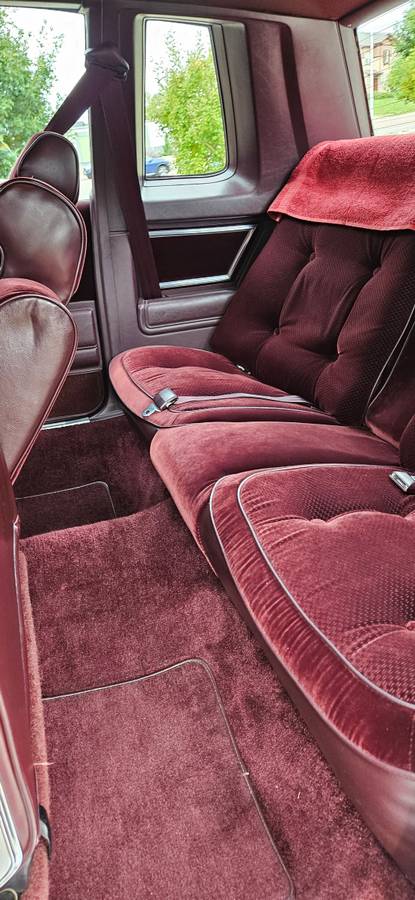 Oldsmobile-cutlass-supreme-brougham-1985-yellow-17