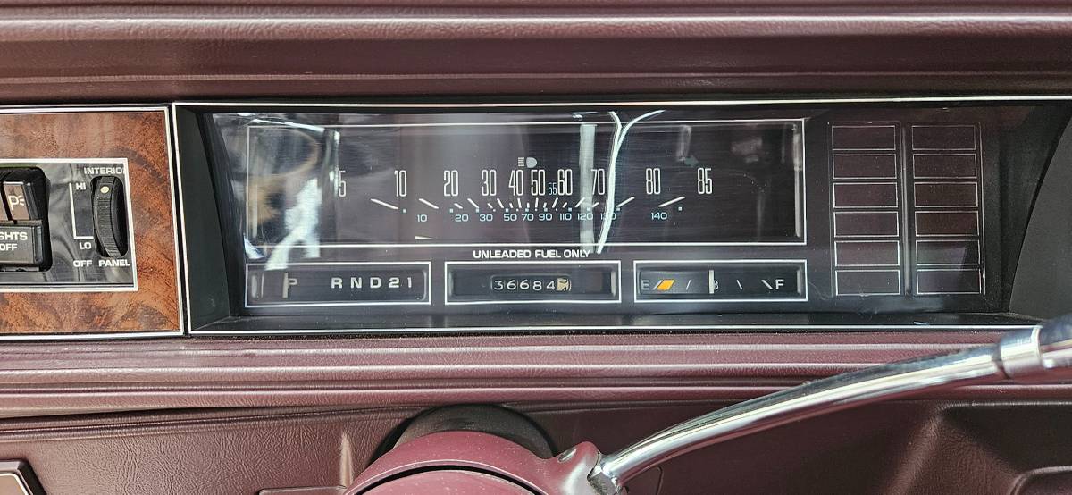 Oldsmobile-cutlass-supreme-brougham-1985-yellow-19