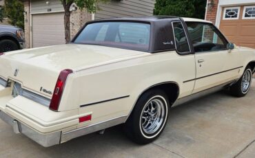 Oldsmobile-cutlass-supreme-brougham-1985-yellow-2