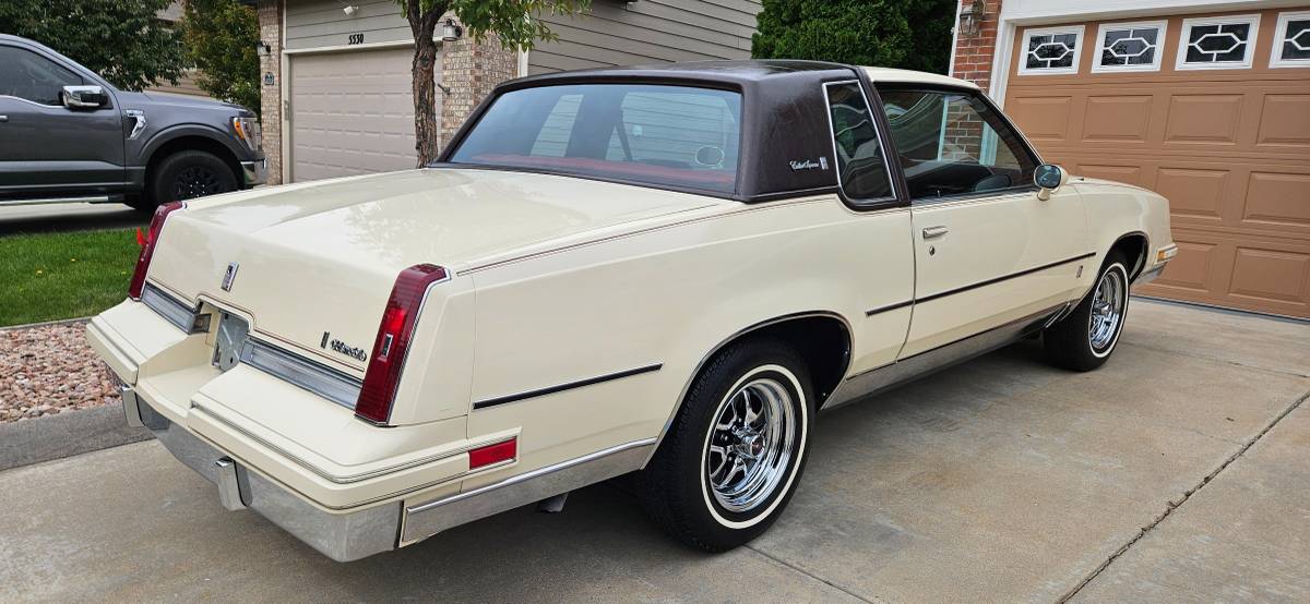 Oldsmobile-cutlass-supreme-brougham-1985-yellow-2