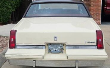 Oldsmobile-cutlass-supreme-brougham-1985-yellow-3