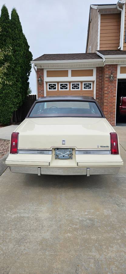 Oldsmobile-cutlass-supreme-brougham-1985-yellow-3