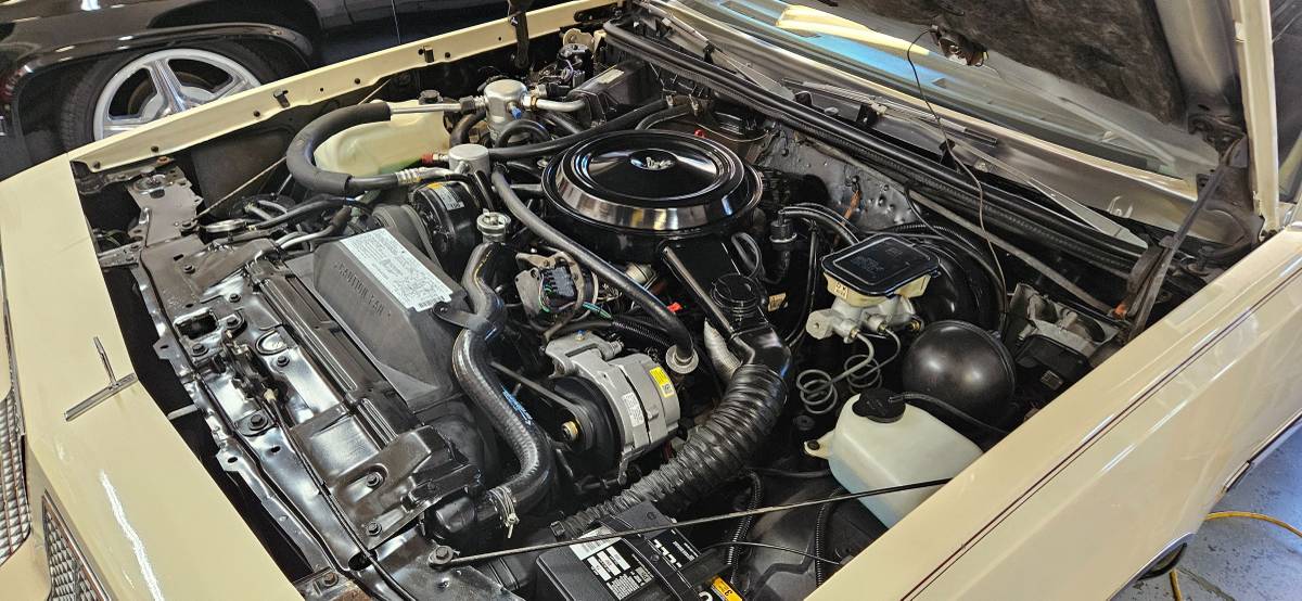 Oldsmobile-cutlass-supreme-brougham-1985-yellow-9