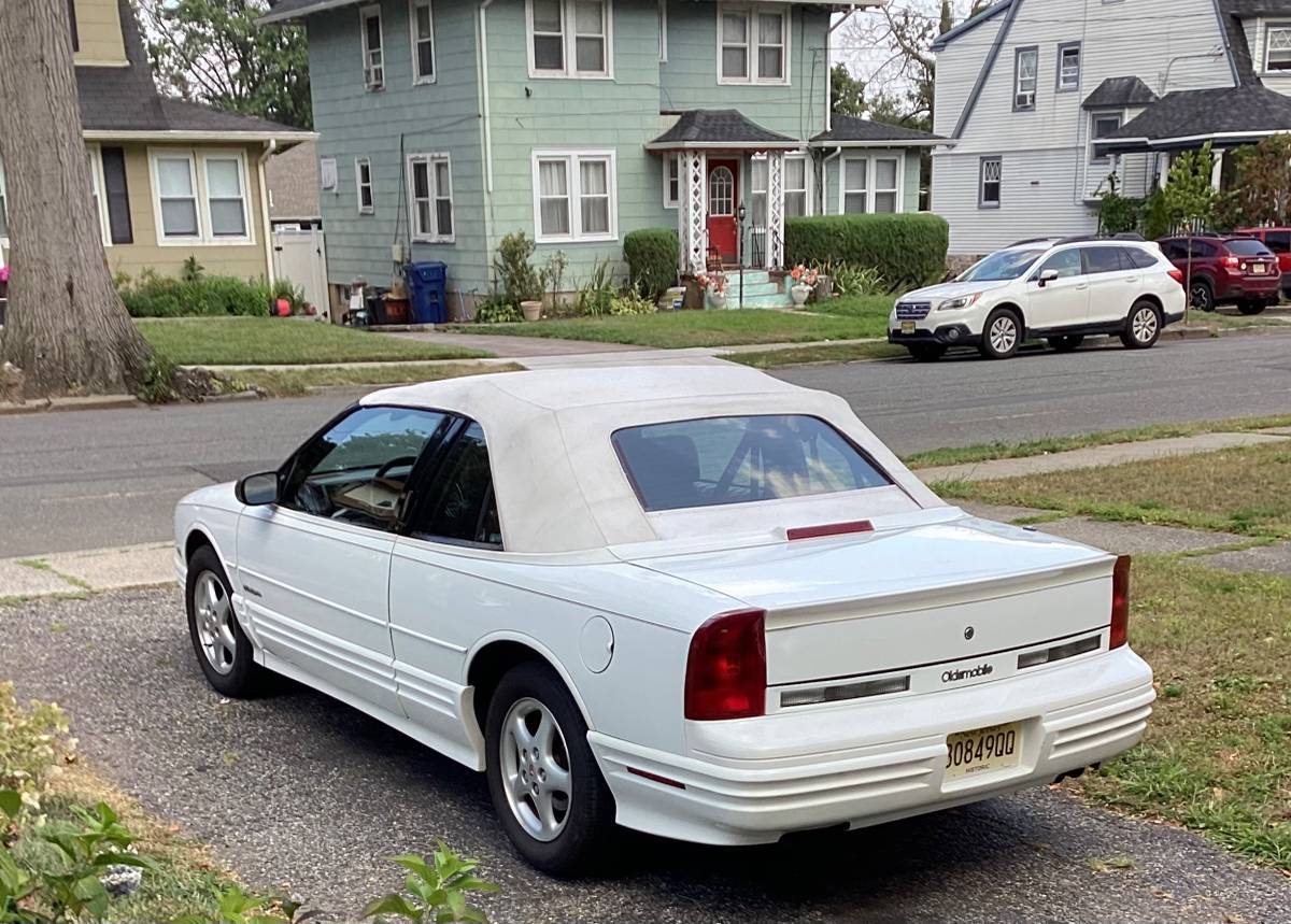 Oldsmobile-cutlass-supreme-convertible-1994-white-21