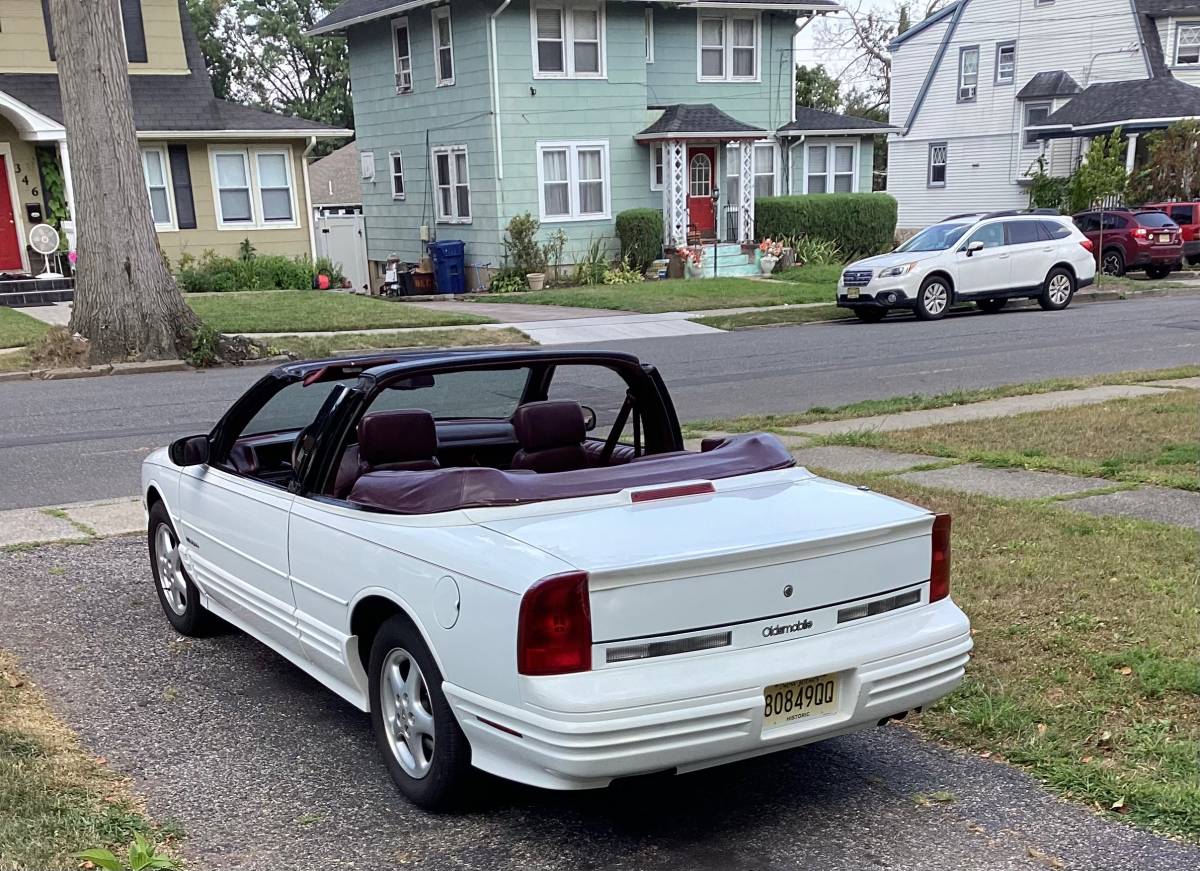 Oldsmobile-cutlass-supreme-convertible-1994-white-3