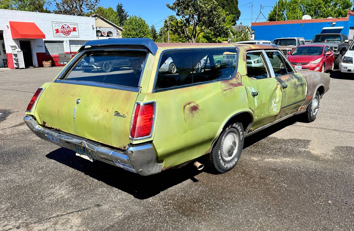 Oldsmobile-cutlass-wagon-1971-green-1