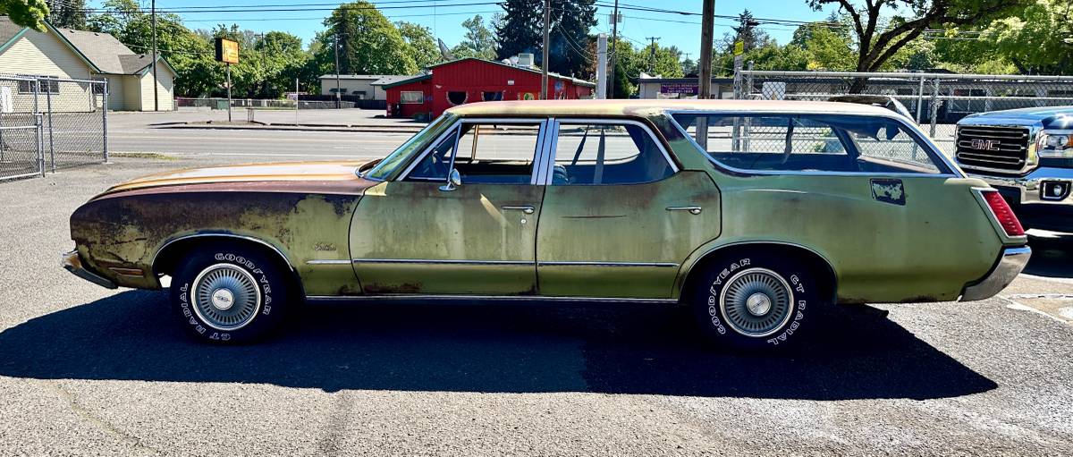 Oldsmobile-cutlass-wagon-1971-green-2