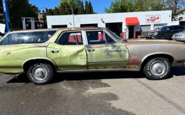 Oldsmobile-cutlass-wagon-1971-green-3