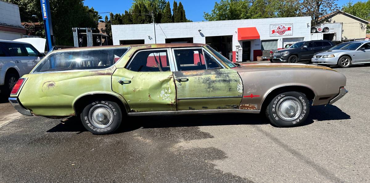 Oldsmobile-cutlass-wagon-1971-green-3
