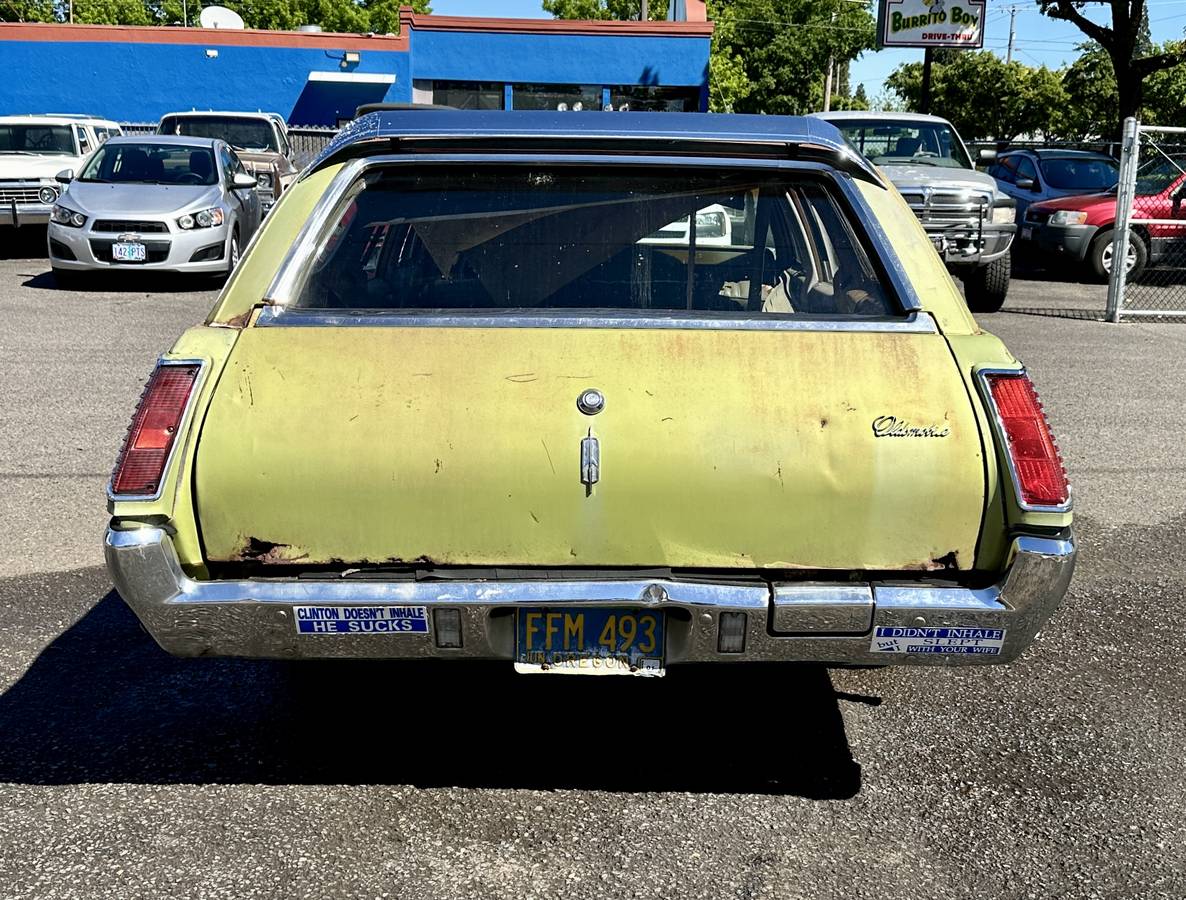 Oldsmobile-cutlass-wagon-1971-green-5