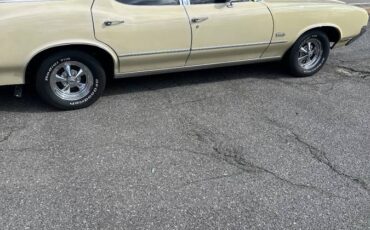 Oldsmobile-cutlass-wagon-1972-yellow-1