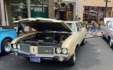 Oldsmobile-cutlass-wagon-1972-yellow-2