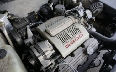Oldsmobile-delta-88-1989-white-10