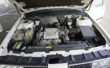 Oldsmobile-delta-88-1989-white-11