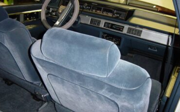 Oldsmobile-delta-88-1989-white-13