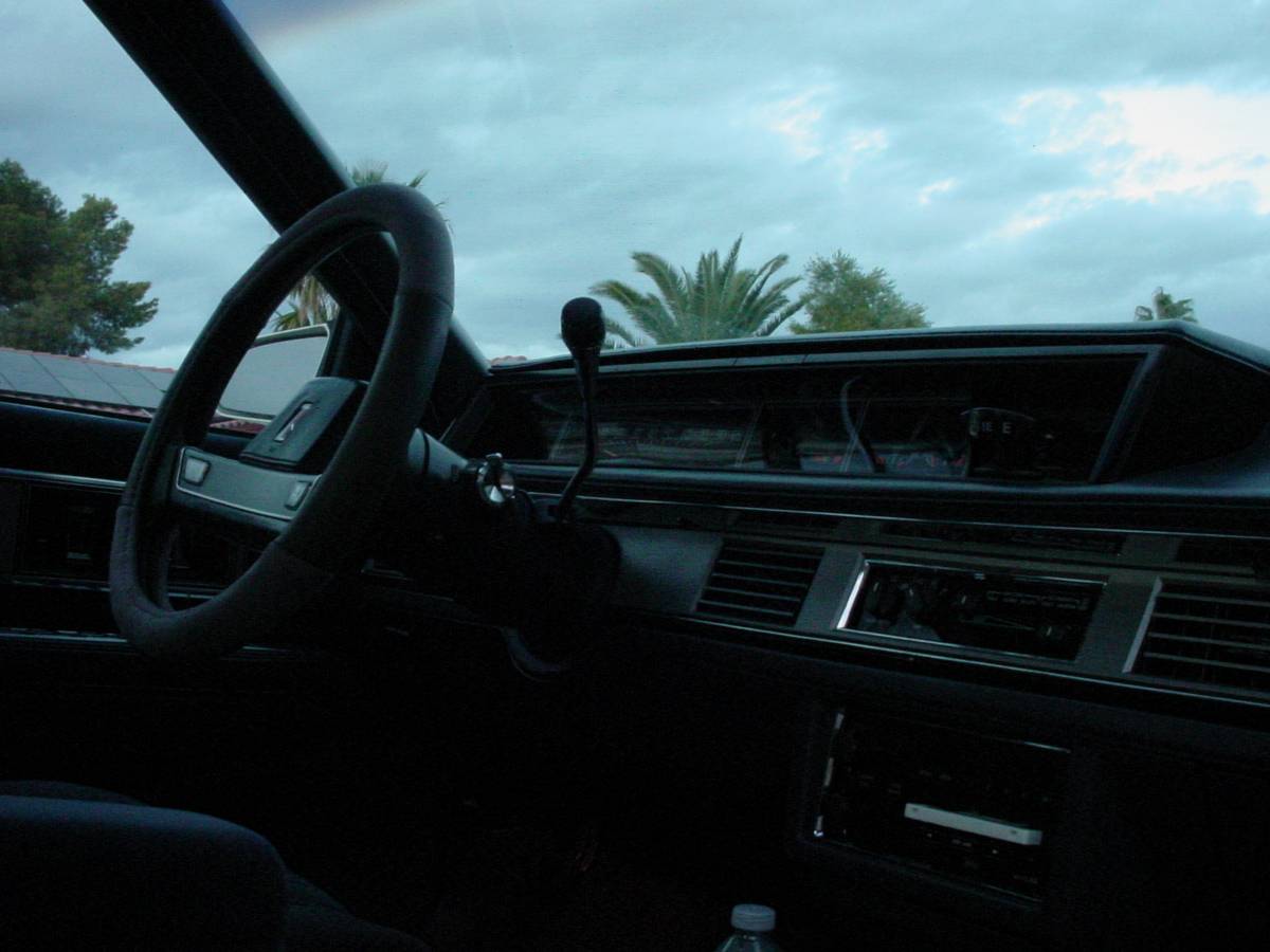 Oldsmobile-delta-88-1989-white-14