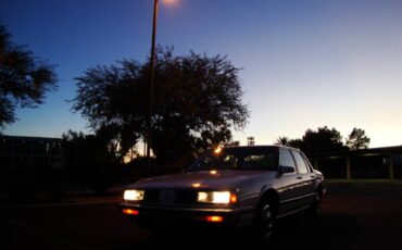 Oldsmobile-delta-88-1989-white