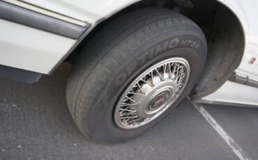 Oldsmobile-delta-88-1989-white-7