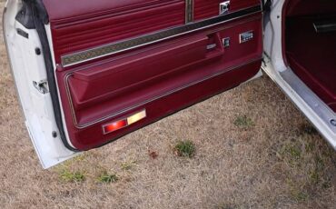Oldsmobile-delta-88-royale-1975-white-3