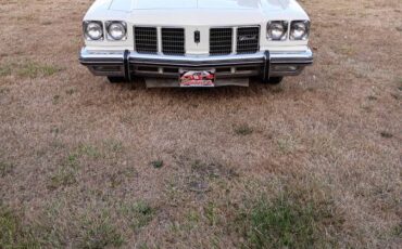 Oldsmobile-delta-88-royale-1975-white-4