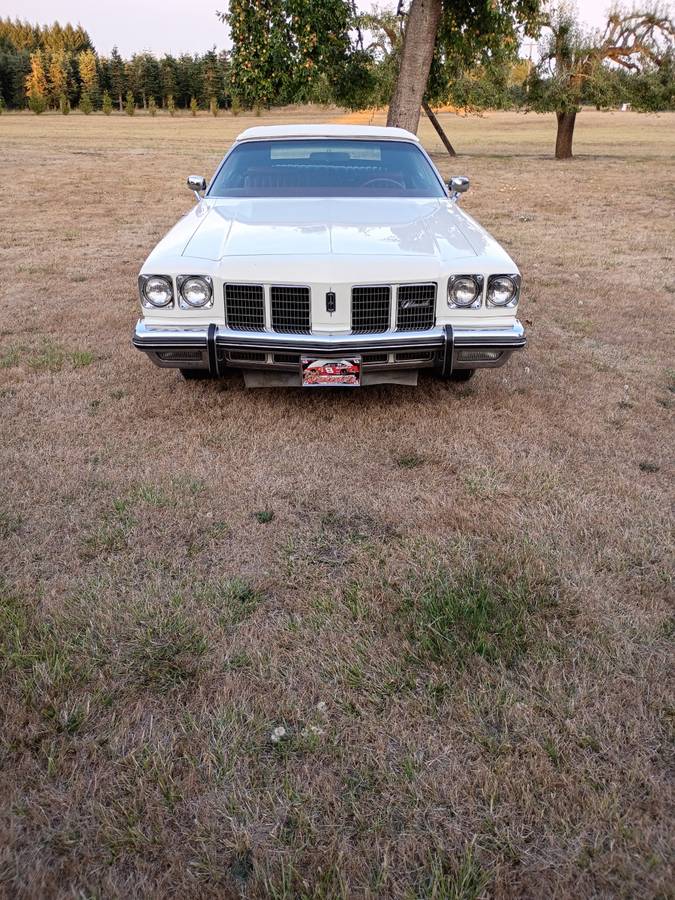 Oldsmobile-delta-88-royale-1975-white-4