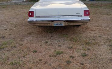 Oldsmobile-delta-88-royale-1975-white-5